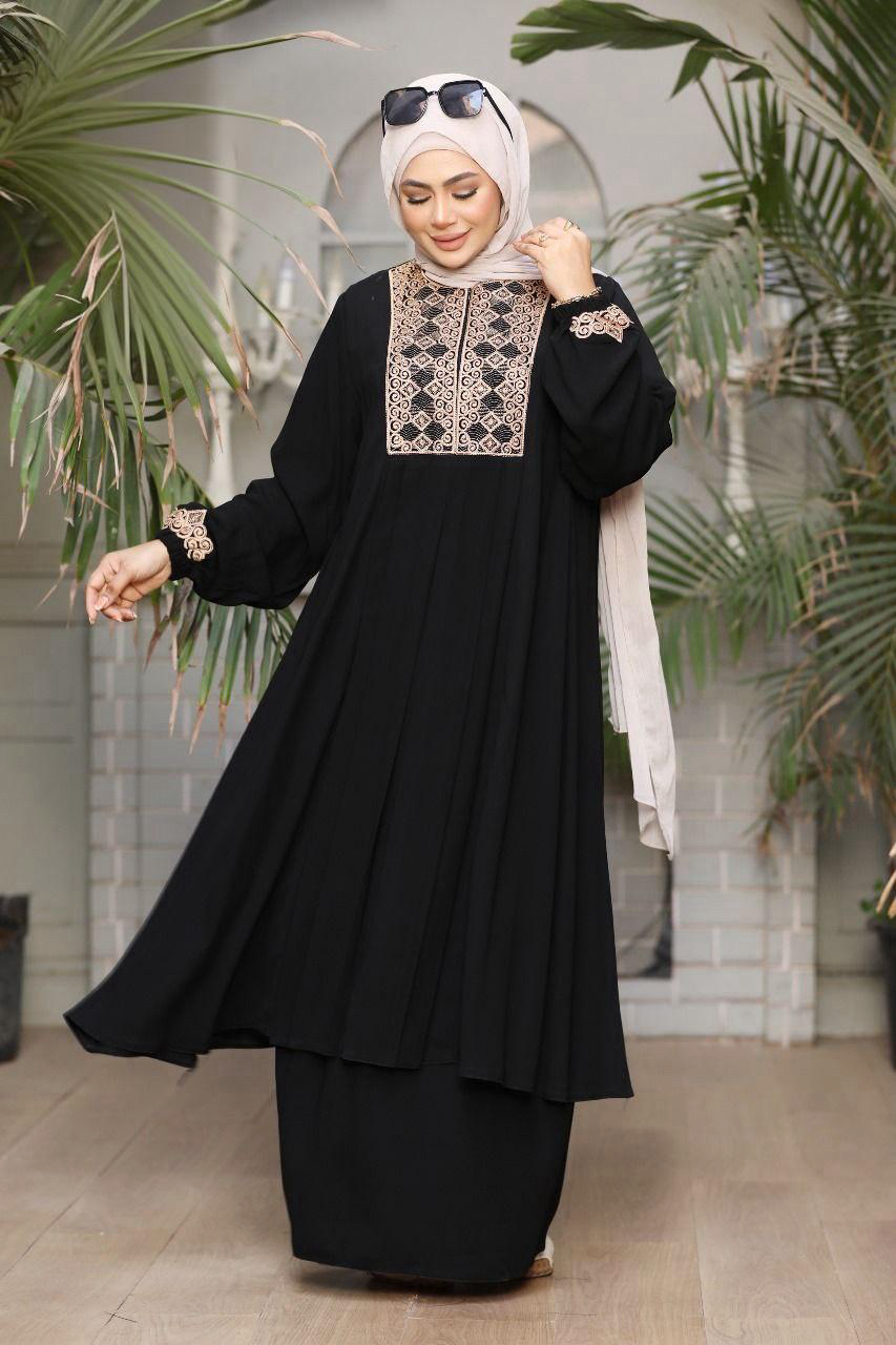 Free size Ednaa with embroidery on the sleeves and the front